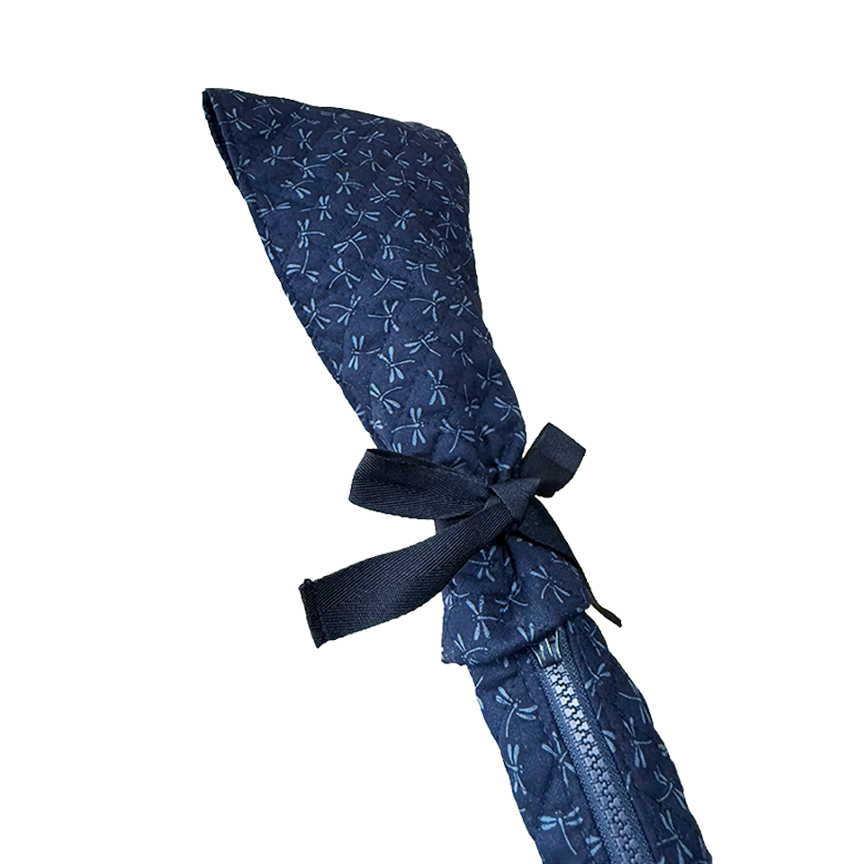 Quilted bow case with a zipper