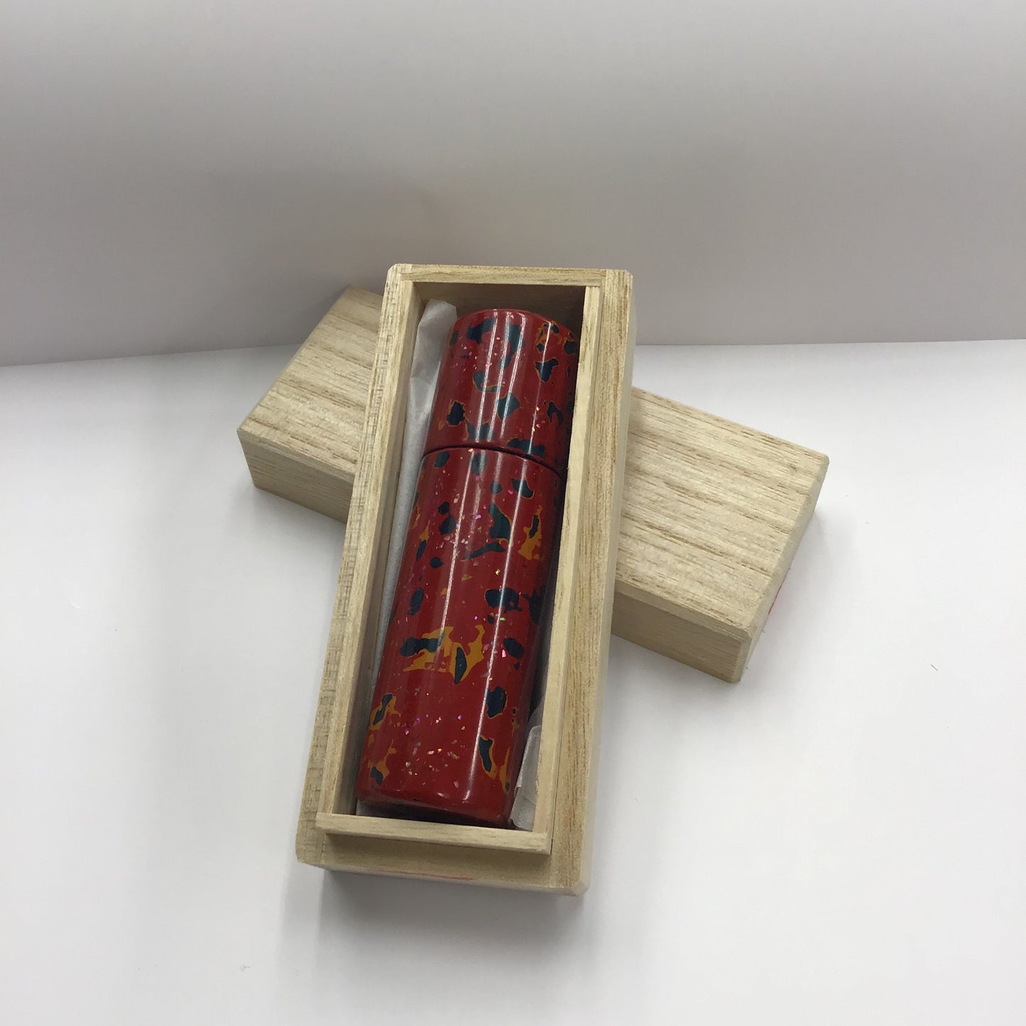 Glove Powder Case Urushi Cylindrical (Kara-nuri with Raden)
