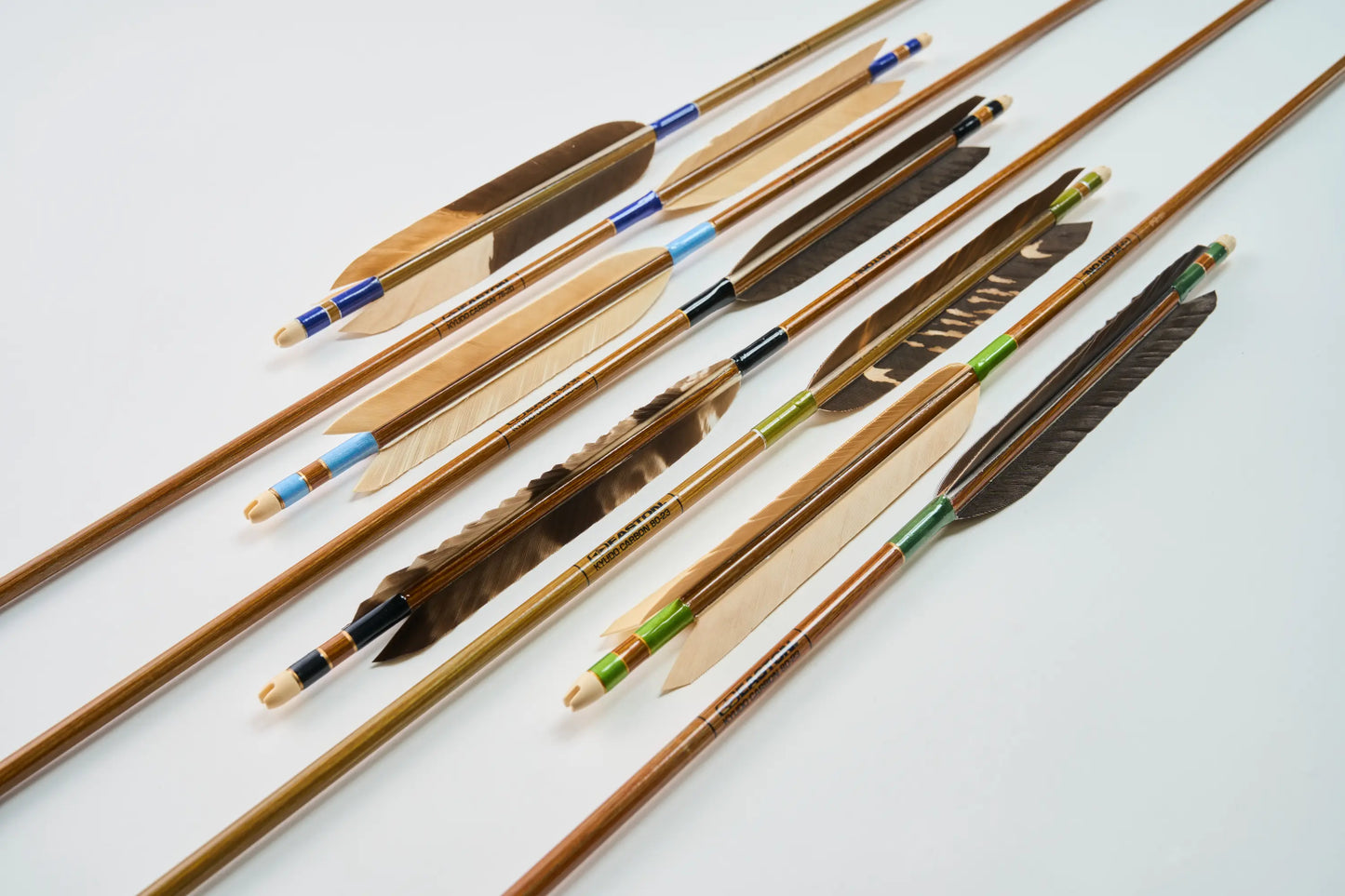 Carbon Arrows with black eagle bleached feathers