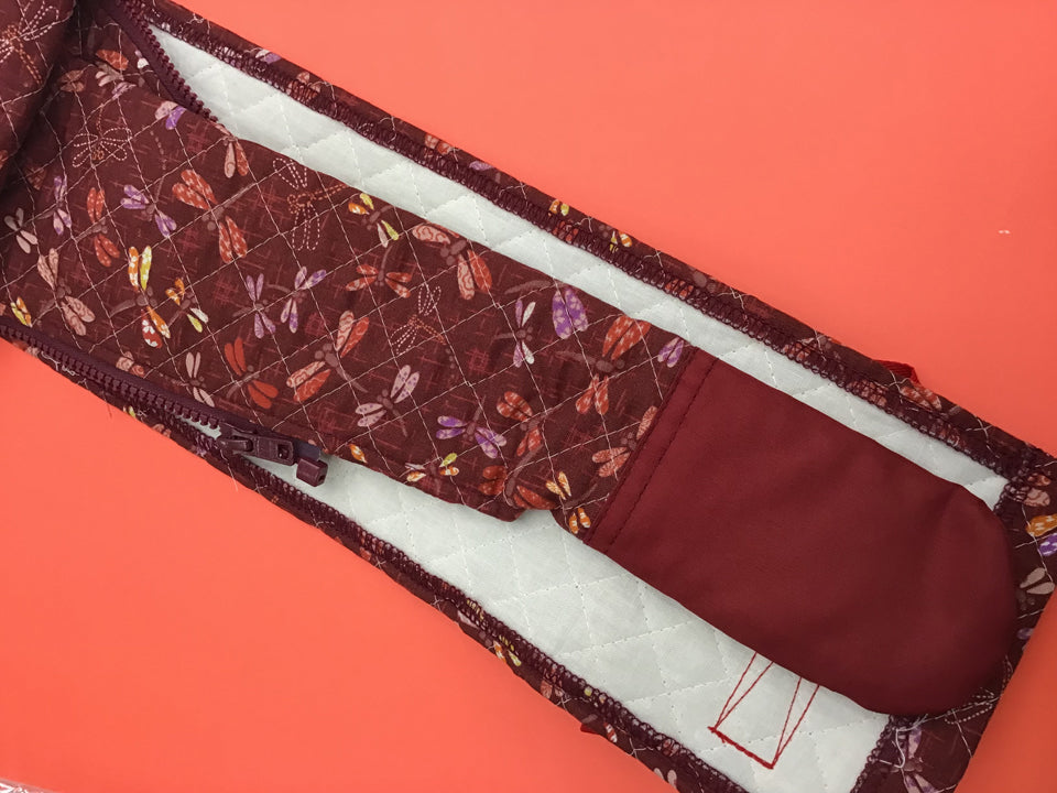 Quilted bow case with a zipper